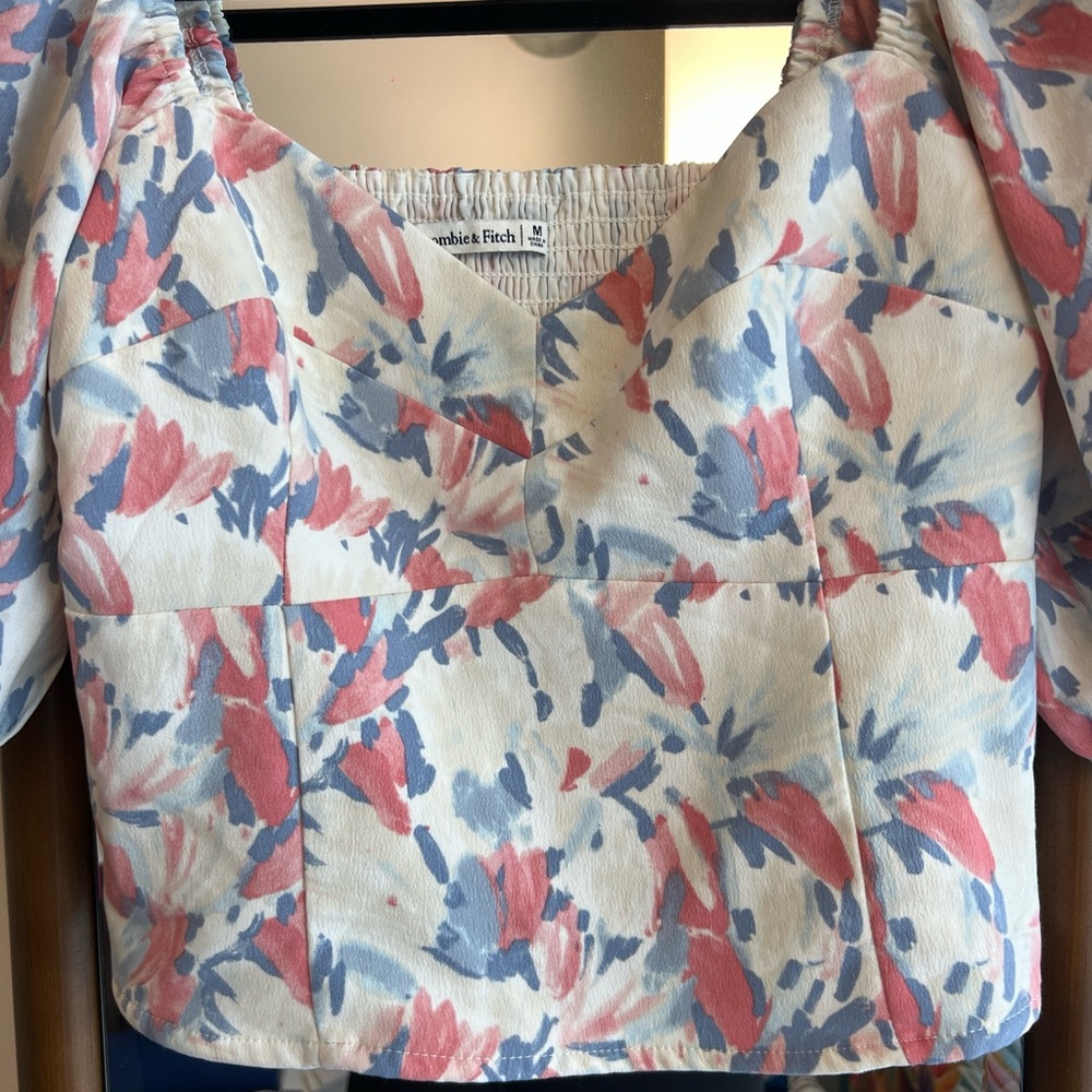 Abercrombie & Fitch Cream Floral Crop Top with Pink & Blue Brushstrokes - Picture 2 of 5